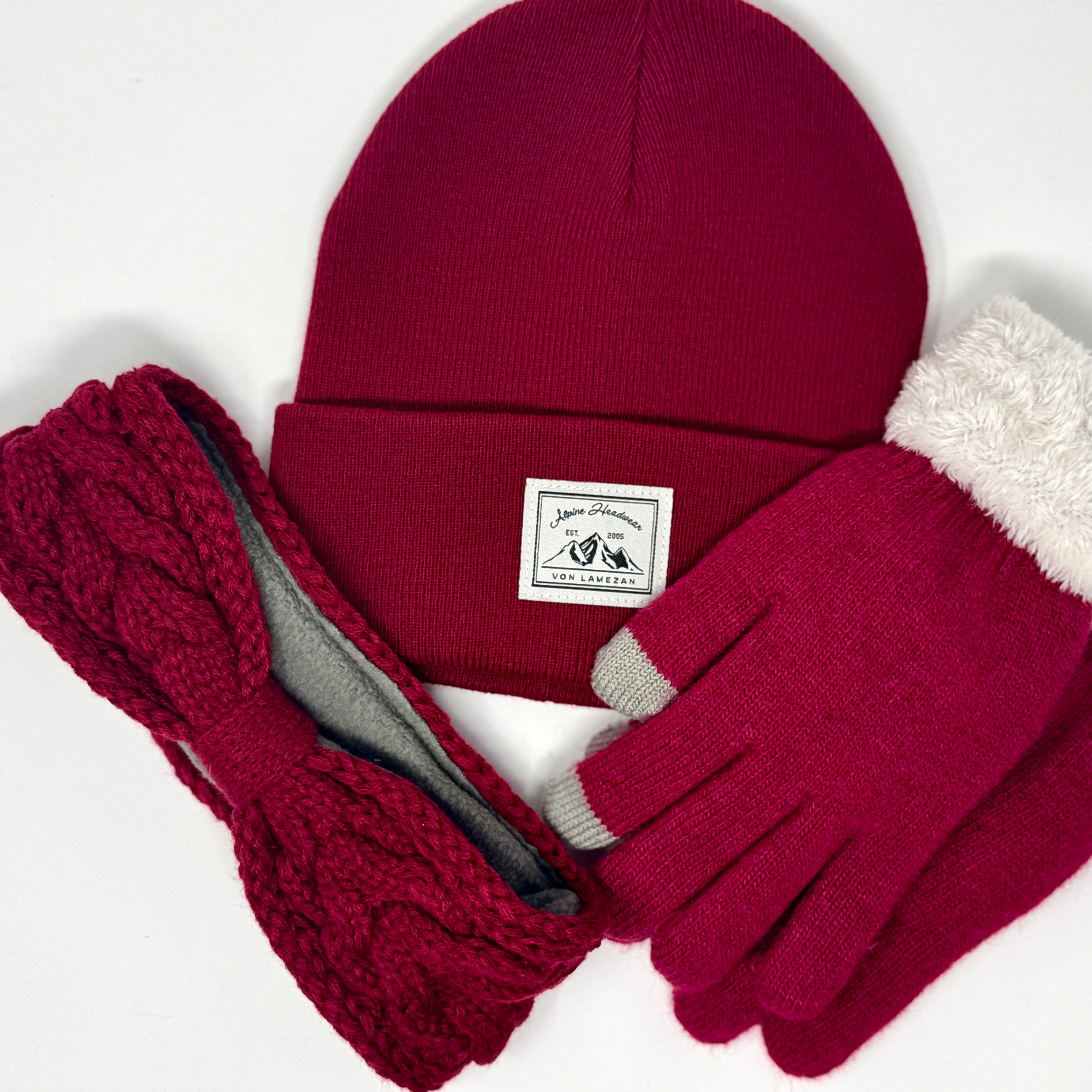 Teddyfell-Handschuhe mit Mütze und Stirnband in Fuchsia – warm, weich und inspiriert von der Ostsee.
